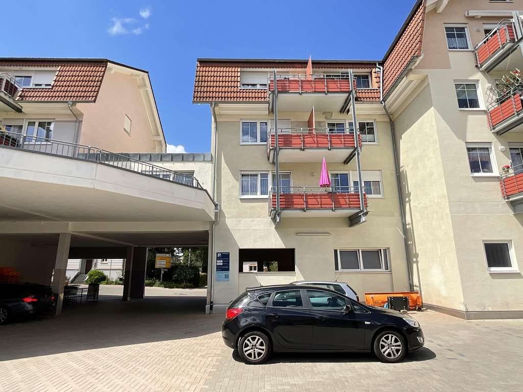 Immobilie in Furtwangen im Schwarzwald - Wohnen im Zentrum von Furtwangen – Komfortable 1,5-Zimmer Eigentumswohnung mit Balkon! - Bild 2