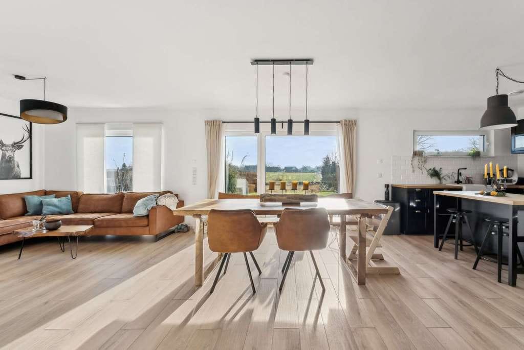 Immobilie in Ummern - Hochwertiges Einfamilienhaus mit Feldblick – moderne Technik & familienfreundliche Lage in Ummern. - Bild 2