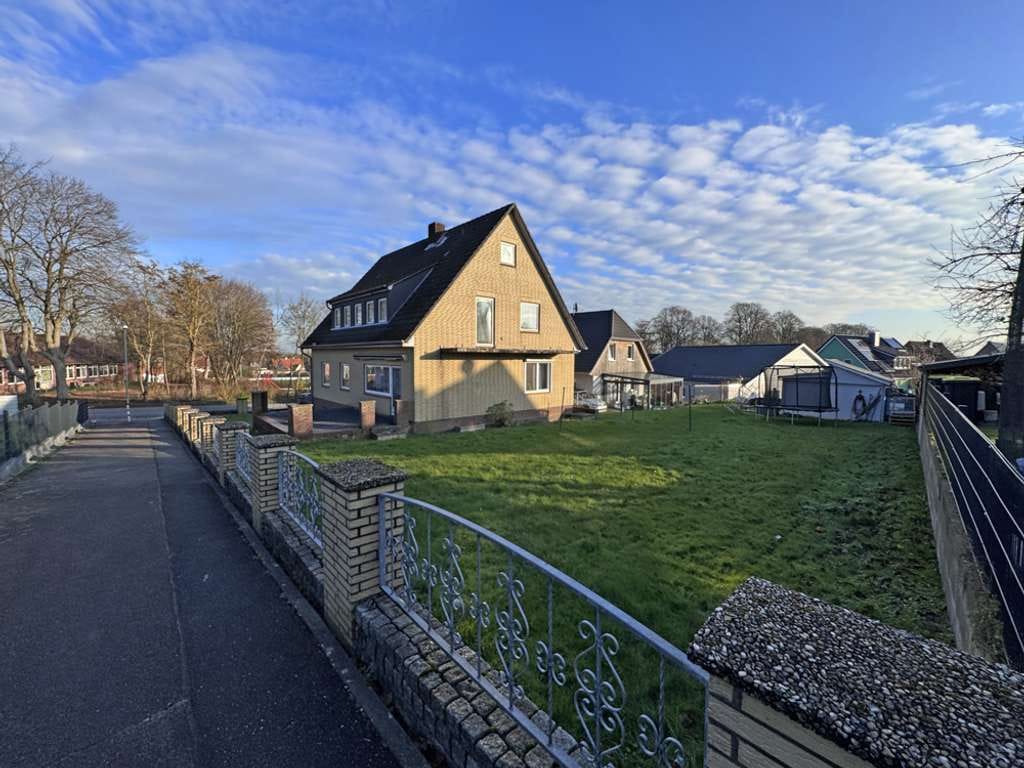 Immobilie in Zarpen - Zarpen : Zweifamilienhaus mit Garage, Vollkeller und Ausbaureserve im Ortskern - Bild 3