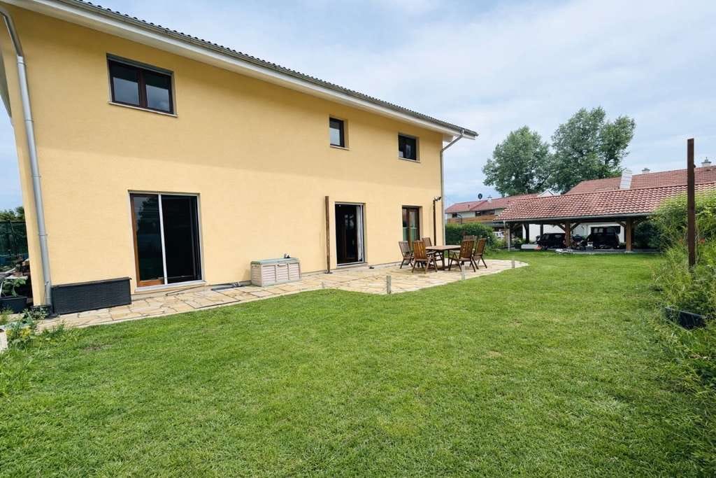 Immobilie in Tittmoning - Modernes Zuhause mit Mehrwert – Familienanwesen im Hüttenthaler Feld mit Büro- oder Kursfläche - Bild 0