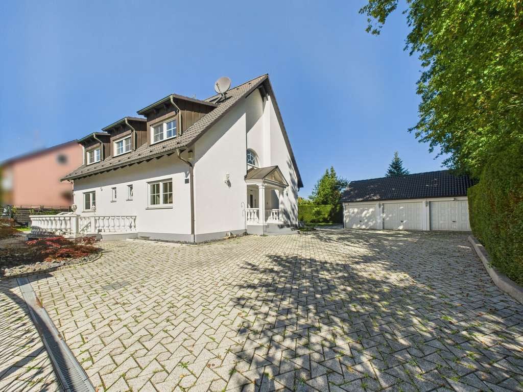 Immobilie in Rednitzhembach - Ein Zuhause zum Verlieben – exklusives Einfamilienhaus mit Pool & Wellness in Rednitzhembach! - Bild 2