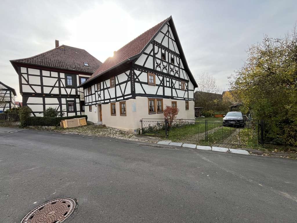 Immobilie in Grabfeld - Mit viel Liebe zum Detail saniertes Einfamilienhaus in typisch fränkischem Fachwerkstil - Bild 4