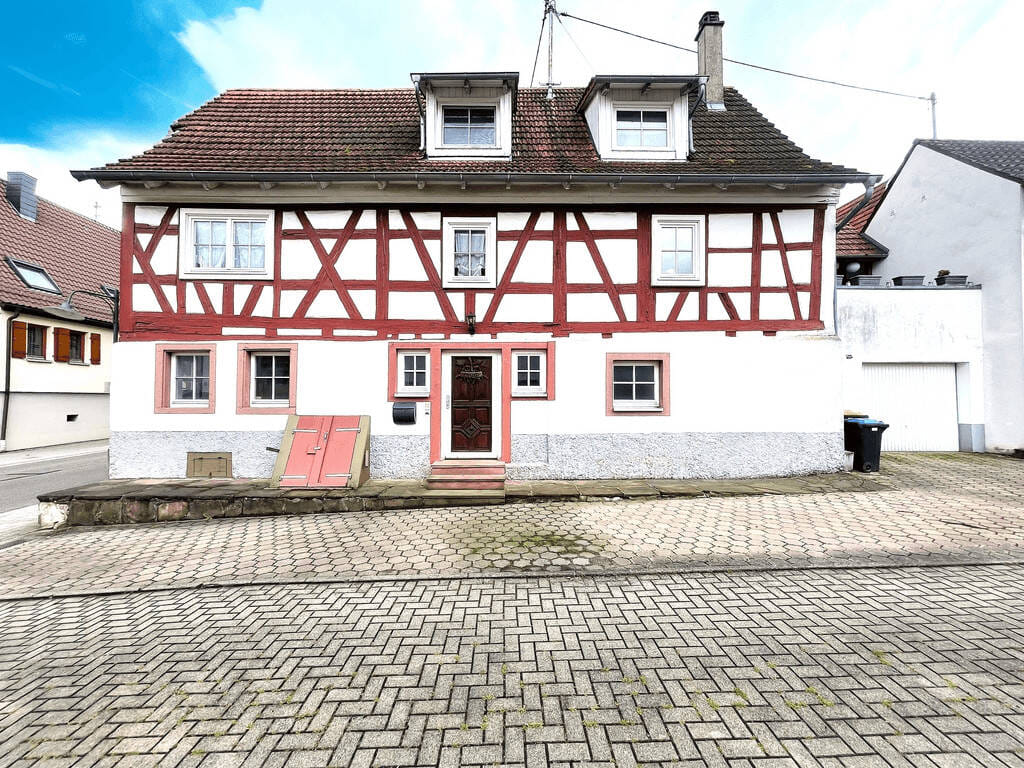 Immobilie in Wiernsheim - Kernsaniertes Fachwerkhaus - Bild 1