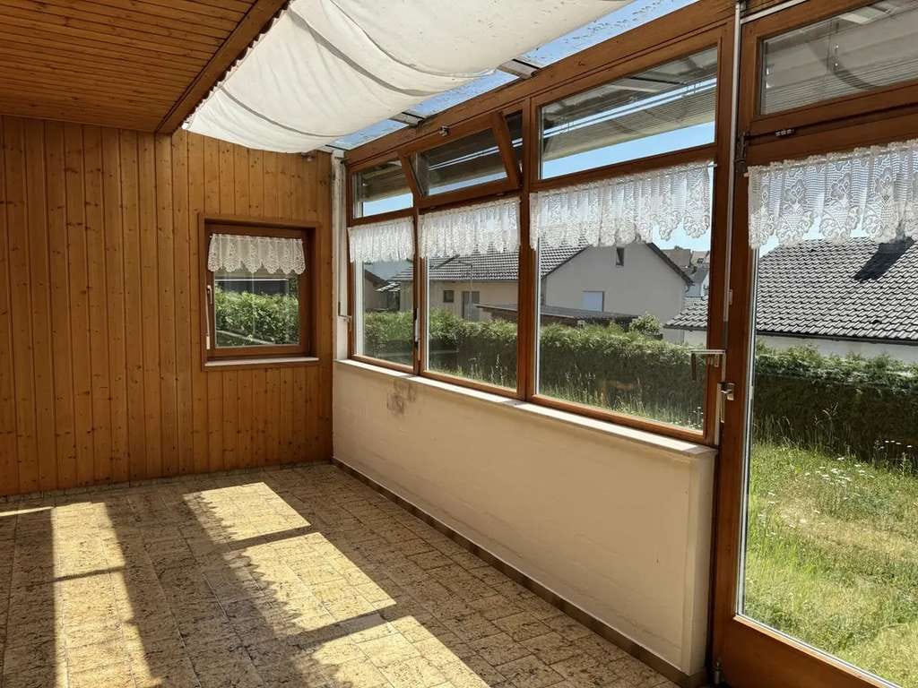 Immobilie in Rottenburg a. d. Laaber - Viel Platz für Ihre Familie in diesem ebenerdigen Einfamilienhaus in Rottenburg - Bild 4