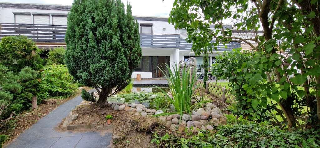Immobilie in Hambühren - Wir bieten: Haus in bester Nachbarschaft mit Keller, Garage, tollem Garten und zwei Vollgeschossen - Bild 1