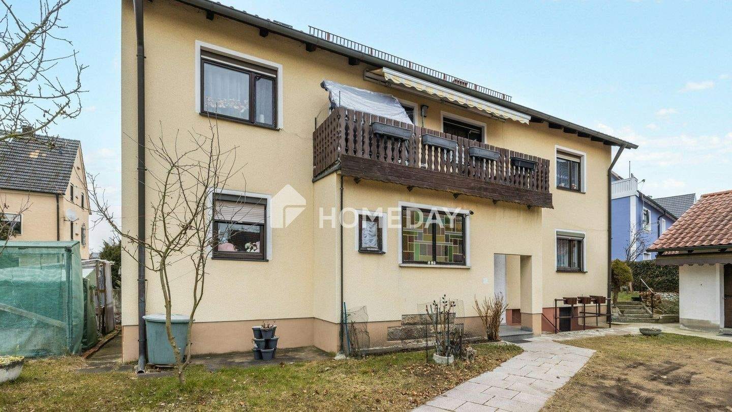 Immobilie in Schwandorf - Großzügig & vielseitig: Zweifamilienhaus mit Garten, 2 Garagen und Balkonen in Krondorf - Bild 2