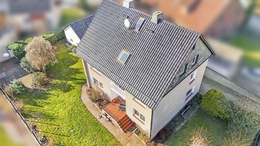 Immobilie in Pattensen - Kapitalanlage in Pattensen - Jeinsen - 3 Familienhaus + 3 Garagen und schönem Grundstück mit viele - Bild 3