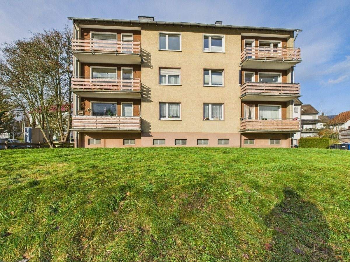 Immobilie in Neuenrade - Familienfreundliche 2-Zimmer-Wohnung mit Potenzial - Ihr Projekt zum Wohlfühlen! - Bild 0