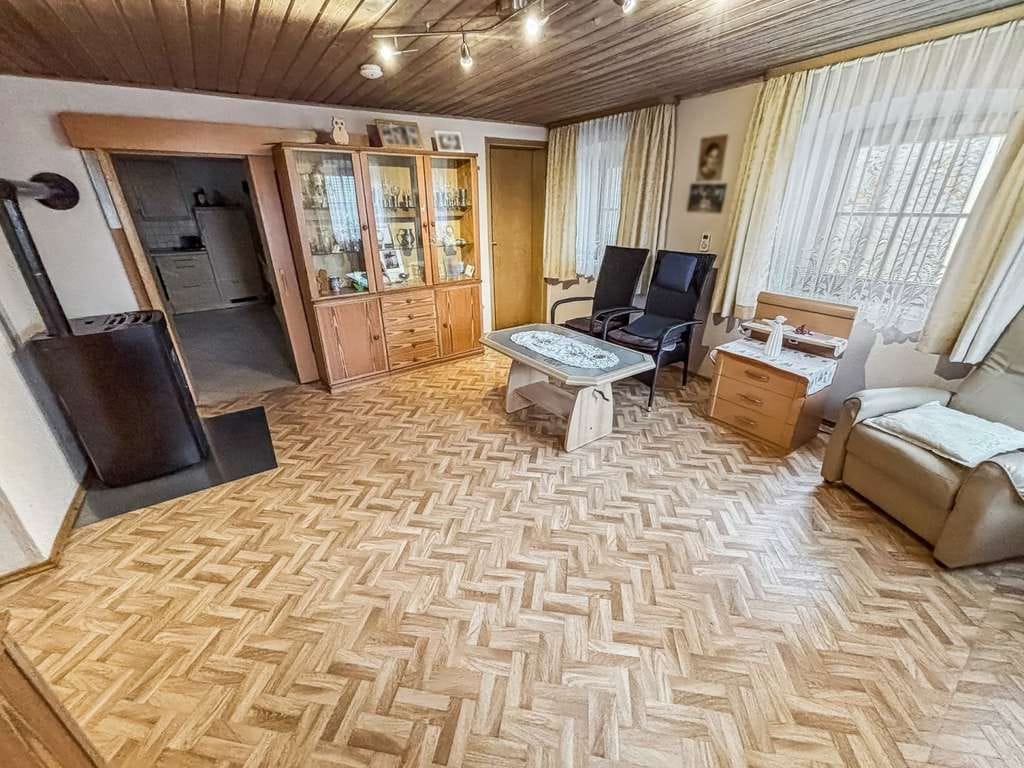 Immobilie in Dinkelsbühl - Einfamilienhaus mit Scheune und Potenzial in Dinkelsbühl-Bernhardswend - Bild 2