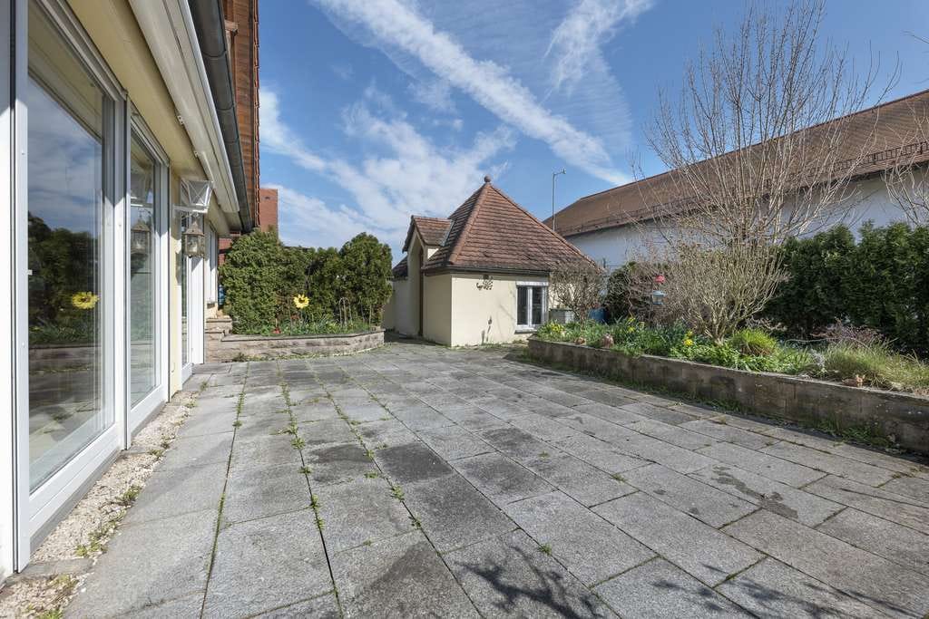 Immobilie in Weikersheim - Freistehendes Einfamilienhaus mit großzügiger Terrasse, Loggia und hoher Privatsphäre in bester Lage - Bild 3