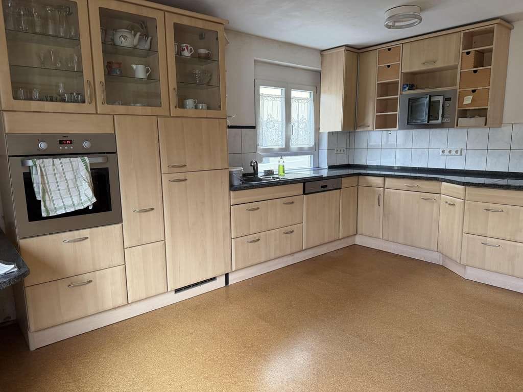Immobilie in Bönnigheim - Charmante Doppelhaushälfte mit flexiblem Raumkonzept, Garten und Garage - Bild 1