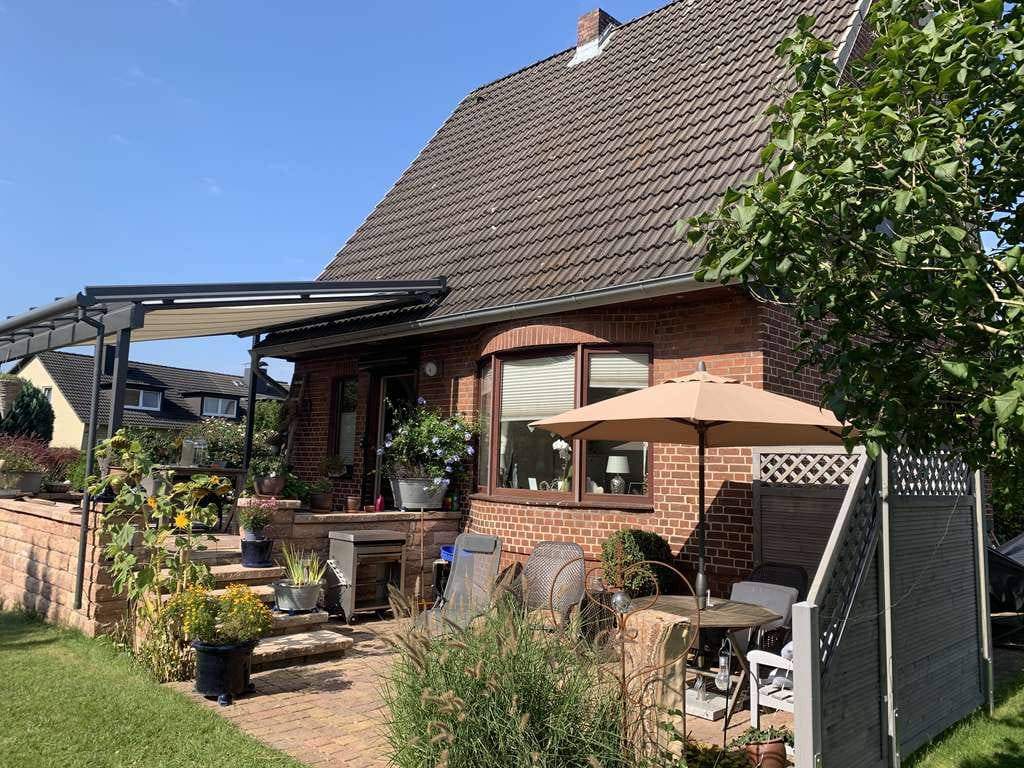 Immobilie in Ellerau - Einfamilienhaus mit Doppel-Carport & gr. Garten sucht Familie - Bild 1