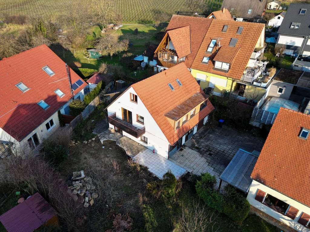 Immobilie in Ebringen - Freistehendes, sanierungsbedürftiges Einfamilienhaus am Fuße der Weinberge in Ebringen - Bild 3
