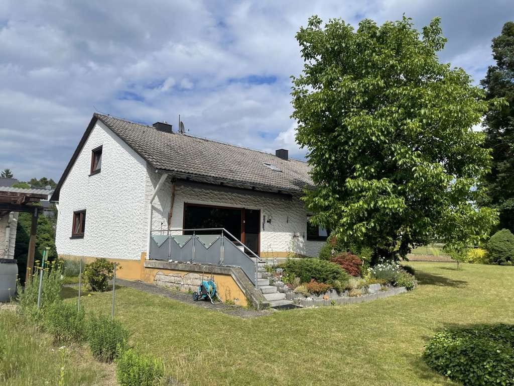 Immobilie in Georgensgmünd - Charmantes Einfamilienhaus mit großem Grundstück in ruhiger Lage - Bild 0