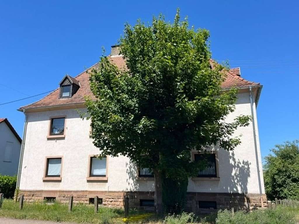 Immobilie in Lebach - LEBACH : Solides vermietetes 4 - Familienhaus mit CHARAKTER und POTENTIAL !  - Bild 1