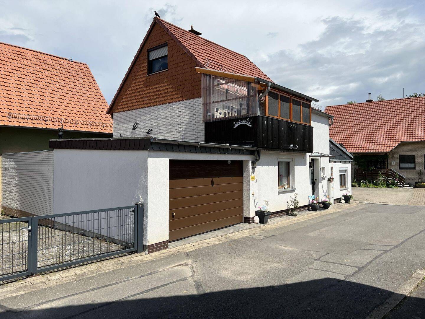 Immobilie in Bilshausen - Zweifamilienhaus in ruhiger Ortslage mit großer Garage, frei zum Herbst/Winter  2026 - Bild 1