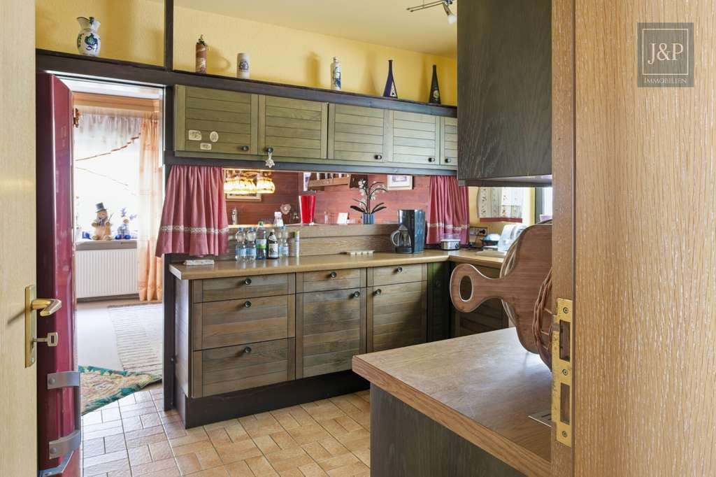 Immobilie in Oberreichenbach - Seltene Gelegenheit: Zeitloser 70er-Jahre-Bungalow mit Wintergarten & offenem Kamin - Bild 4