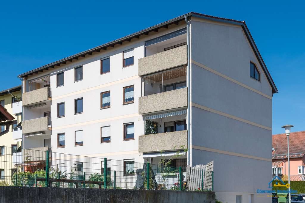 Immobilie in Regenstauf - Stilvolle Erdgeschosswohnung mit Loggia & Garten in ruhiger Lage - Bild 0