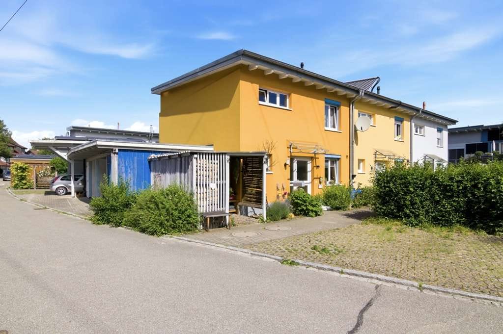 Immobilie in Maulburg - Stilvolles Reiheneckhaus in Maulburg mit A+ Energieeffizienz, Garten & Carport - Bild 0
