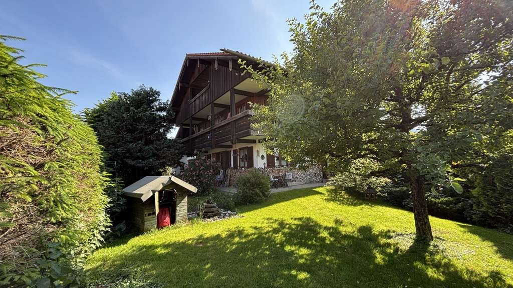Immobilie in Lenggries - Großzügige Landhaus-Doppelhaushälfte in sehr guter und ruhiger Lage von Lenggries - Bild 0