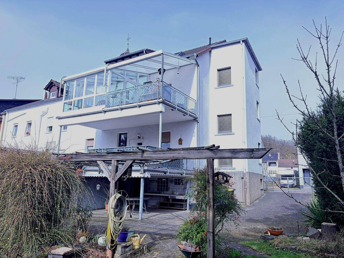 Immobilie in Völklingen - Vielseitig nutzbares Zwei- bis Dreifamilienhaus mit großem Grundstück in Völklingen-Luisenthal - Bild 1