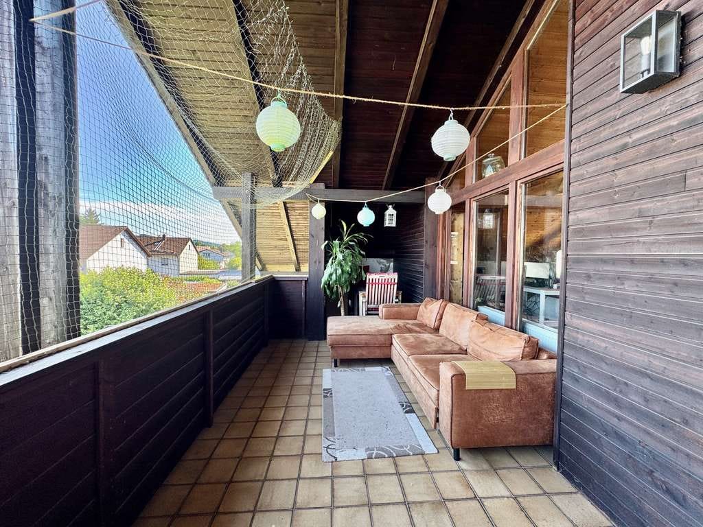 Immobilie in Emmerting - Dachgeschosswohnung mit großem Balkon und Gartennutzung - Bild 1
