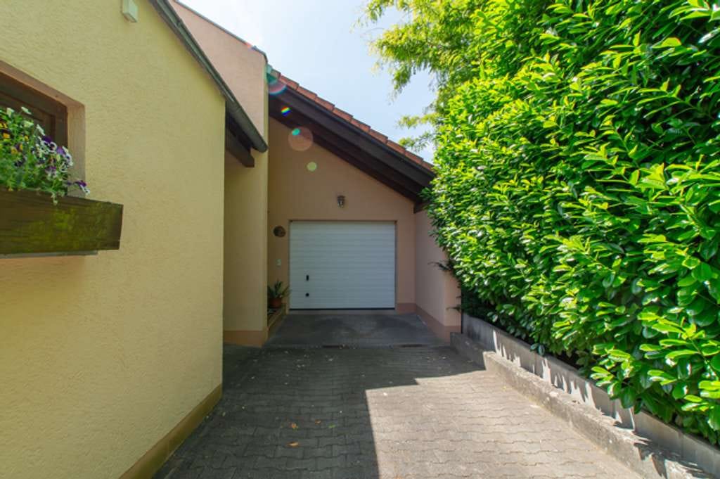 Immobilie in Wettstetten - Doppelhaushälfte mit Potenzial in ruhiger Lage + ca. 123 m² Wohnfläche - Bild 2