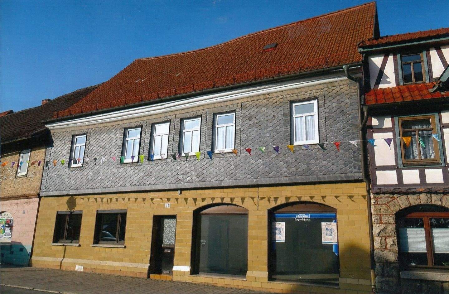 Immobilie in Wasungen - Großzügiges Wohnhauses mit vielseitig nutzbaren Gewerberäumen in der City von Wasungen - Bild 0