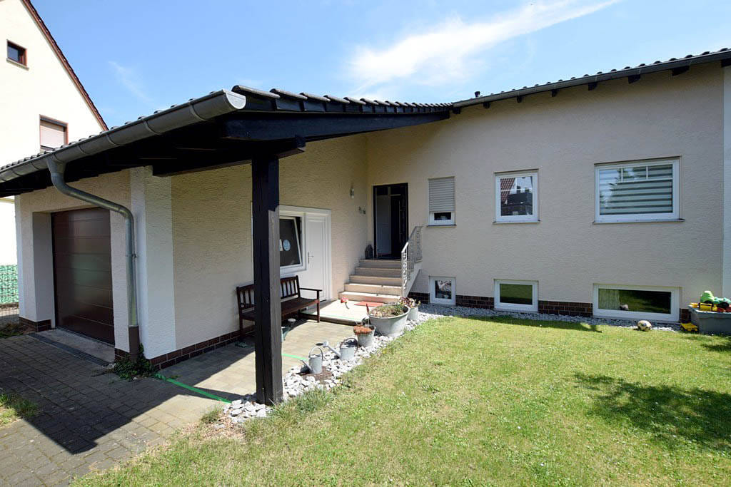 Immobilie in Neuberg - Geräumiges Zweifamilienhaus mit Garten und Garage in ruhiger Lage - Bild 0