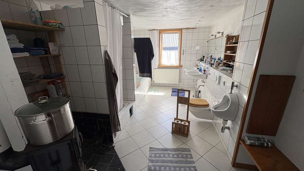 Immobilie in Königsee - Ehemaliger Bauernhof mit großem Grundstück, Scheune, PV-Anlage und Waldflächen  - Bild 4