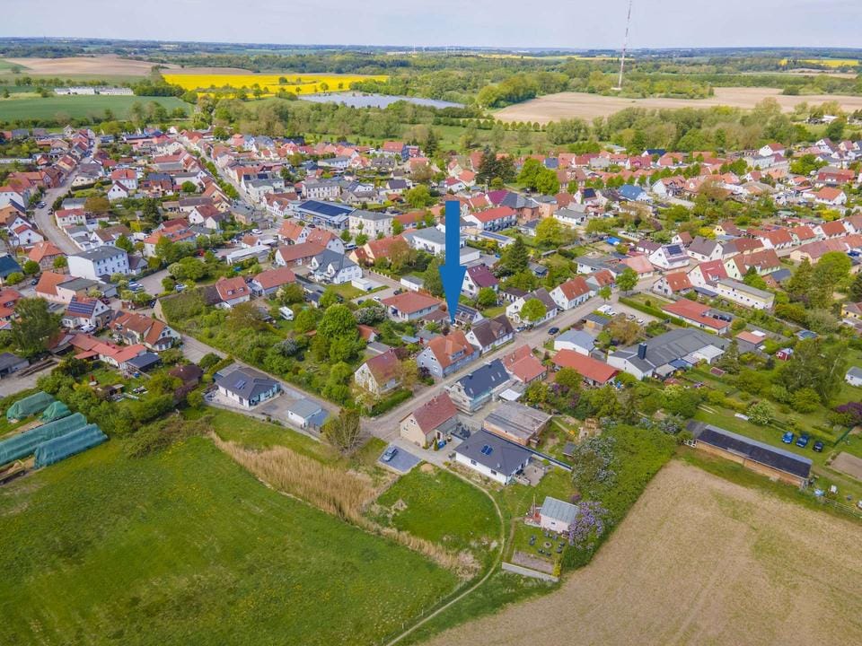 Immobilie in Garz/Rügen - Einfamilienhaus mit Ferienhaus und grünem Garten in Garz - Bild 0
