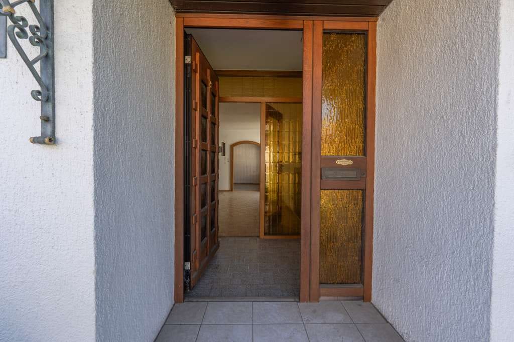 Immobilie in Freiburg im Breisgau - Bungalow mit viel Potential auf Erbpachtgrundstück - Bild 1