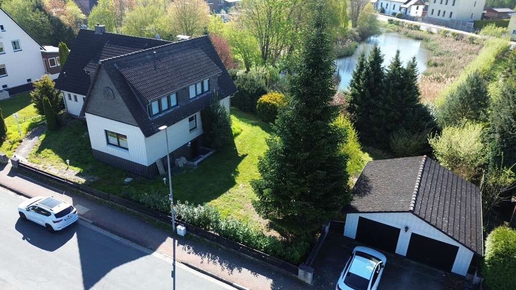 Immobilie in Holle - Großzügiges Zweifamilienhaus in beliebter Lage von Holle - Bild 1