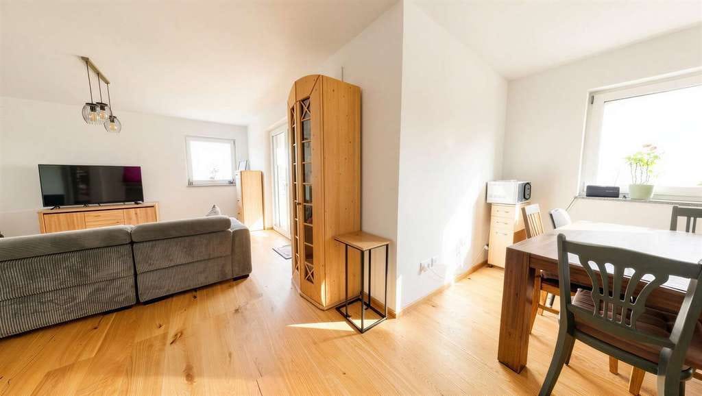 Immobilie in Büchlberg - Neuwertige 3-Zimmer-Wohnung mit Balkon und Carport im Herzen von Büchlberg - Bild 1