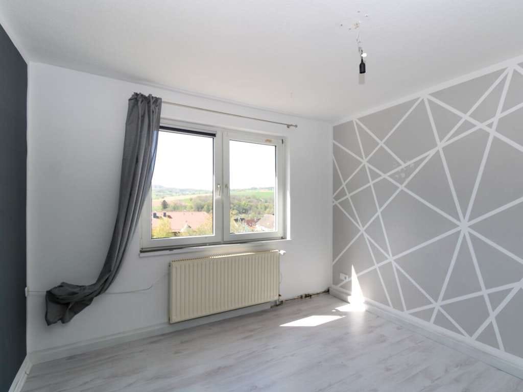 Immobilie in Großenlüder - Viel Raum für Ideen Einfamilienhaus mit Scheune Pool und großem Grundstück in Kleinlüder - Bild 4