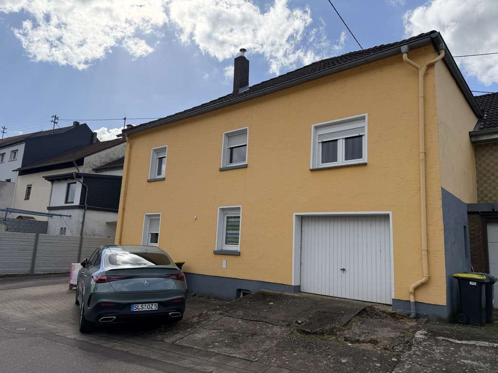 Immobilie in Rehlingen-Siersburg - Charmantes Einfamilienhaus mit Garage und Stellplatz - Bild 0