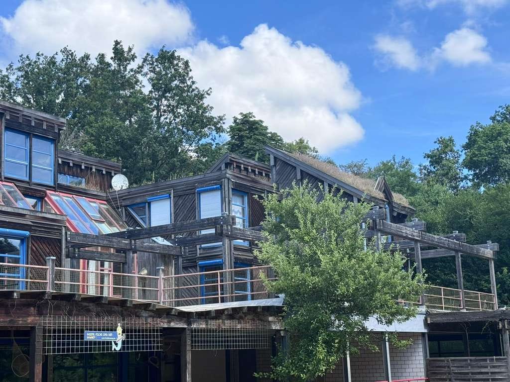 Immobilie in Katzweiler - REINE WOHNNUTZUNG MÖGLICH! GEBÄUDEKOMPLEX MIT NATURTEICH UND BIS ZU 16 HA LAND IN ABS. ALLEINLAGE! - Bild 3