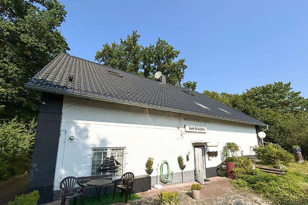 Immobilie in Coppenbrügge - Teilsaniertes 2-3 Familienhaus in absoluter Alleinlage - Bild 1
