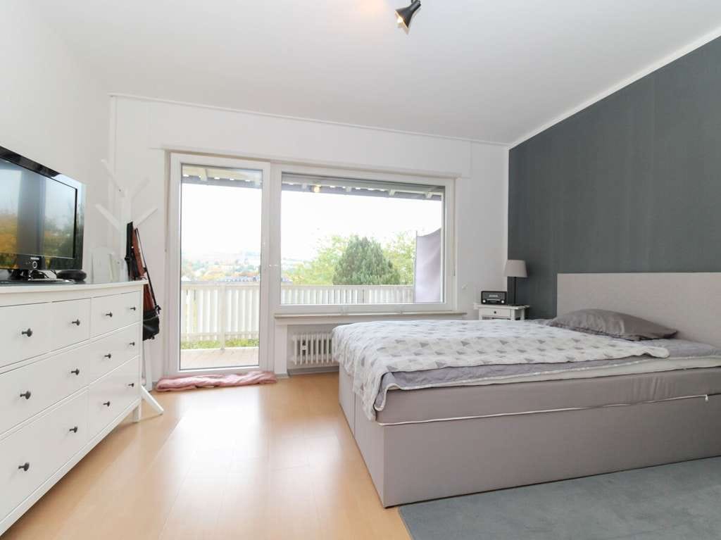 Immobilie in Bad Salzschlirf - Zweizimmerwohnung mit Stellplatz und Balkon in saniertem Mehrfamilienhaus - Bild 3