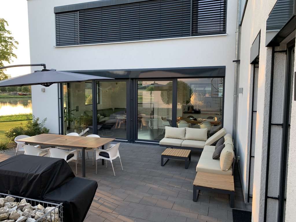 Immobilie in Weisendorf - Exklusives Einfamilienhaus direkt am See - Bild 1