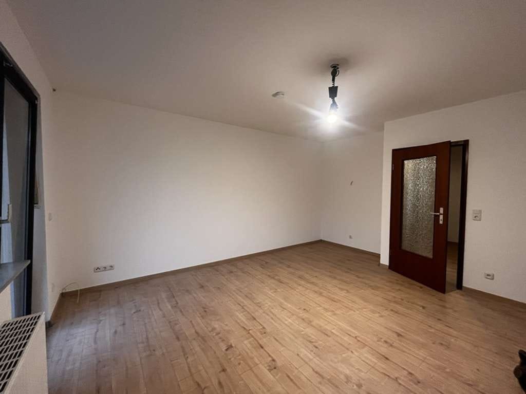 Immobilie in Bad Staffelstein - RENOVIERTE ERDGESCHOSSWOHNUNG MIT TG-STELLPLATZ - Bild 1