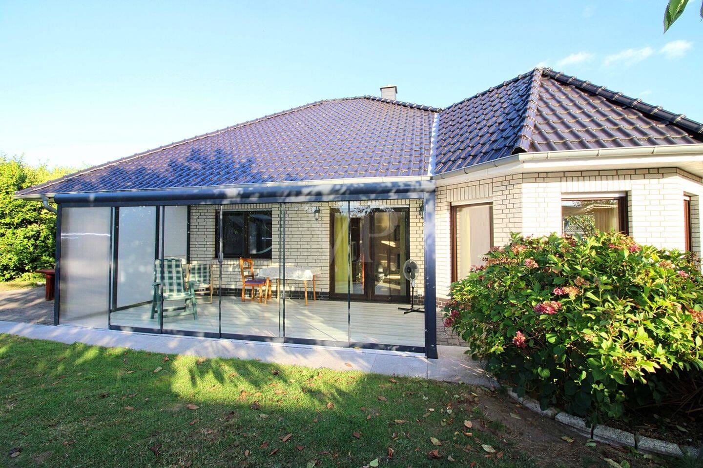 Immobilie in Hankensbüttel - GEPFLEGTER BUNGALOW  - MIT WINTERGARTEN, KAMIN UND GARAGE - Bild 3