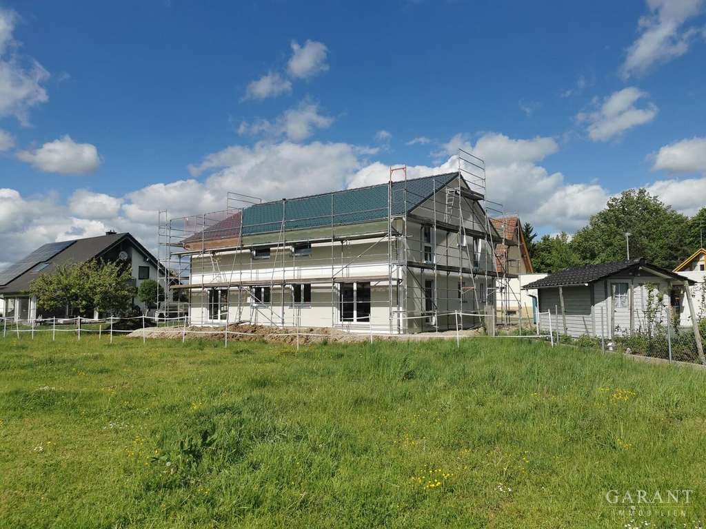Immobilie in Villingendorf - EUER ERSTES EIGENE ZUHAUSE, Moderne Doppelhaushälfte - Celebration 122 - Schlüsselfertig - Bild 3
