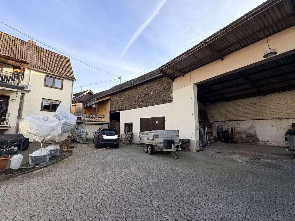 Immobilie in Neuwied - Platz ohne Kompromisse: Großzügiges Wohnhaus mit Scheune und Halle – Ihr Freiraum für Leben und Busi - Bild 3