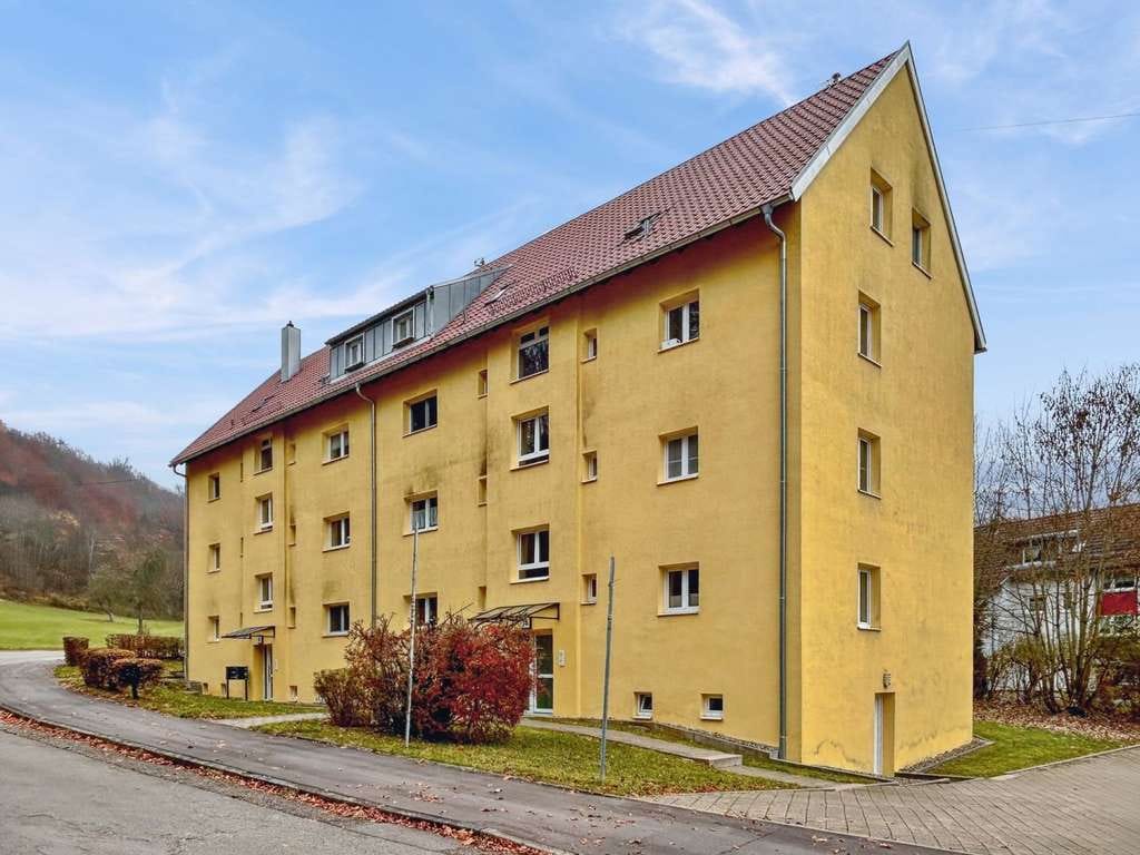 Immobilie in Königsbronn - Sanierte 2-Zimmer-Wohnung in Königsbronn mit Einbauküche, Balkon und Stellplatz - Bild 3