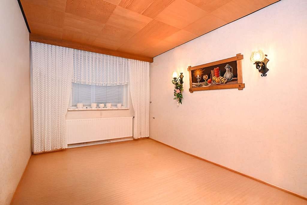 Immobilie in Algermissen - Hildesheim-Algermissen: Zweifamilienhaus mit Dachterrasse, auch für Kapitalanleger! - Bild 4