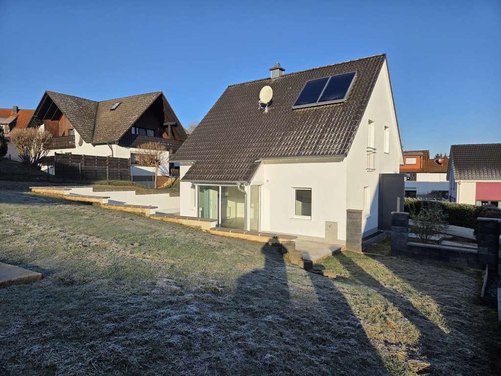 Immobilie in Gerach - 🏡 Stilvolles Einfamilienhaus in Bestlage - modern, ruhig, sofort bezugsfrei - Bild 1
