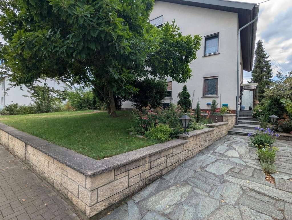 Immobilie in Graben-Neudorf - Vielseitiges Dreifamilienhaus in Top-Lage von Graben-Neudorf (OT Neudorf) - Bild 1