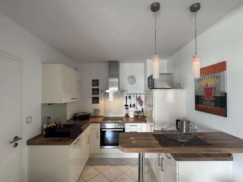 Immobilie in Weilheim in Oberbayern - Modernisierte 2-Zimmer-Wohnung mit Balkon und Stellplatz im Weilheimer Westen - Bild 2