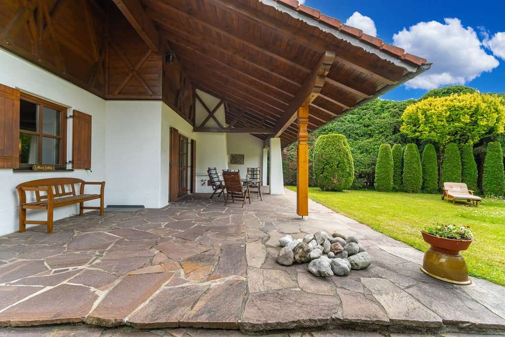 Immobilie in Straßlach-Dingharting - Landhausidylle im Grünen - freistehendes Einfamilienhaus mit viel Platz und Liebe zum Detail - Bild 3